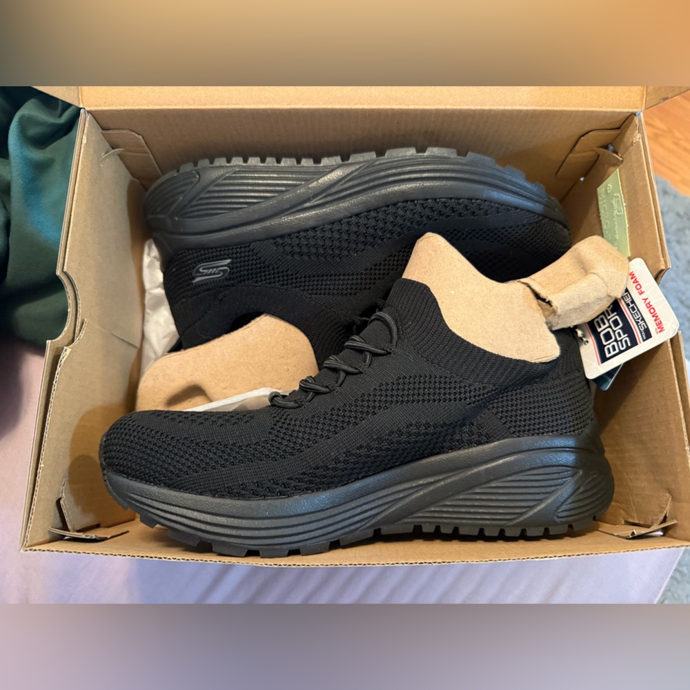 BOBS sport from sketchers. Sparrow 2.0. Allegiance crew. With memory foam